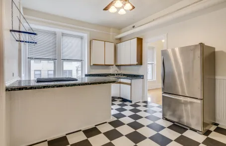 2 bedroom Lincoln Park Apartment