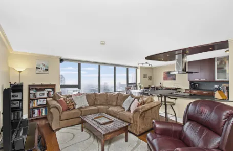 2 bedroom Lakeview Condo