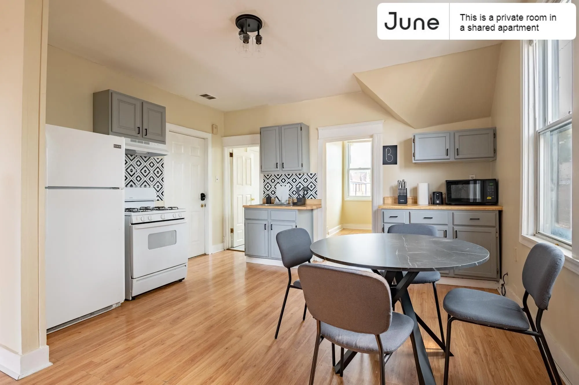 2619 N CALIFORNIA AVE 60647-Room For Rent-unit#003-Chicago-IL