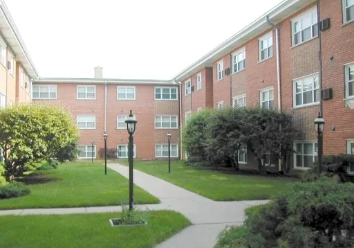 2353 W JARVIS AVE 60645-unit#1G-Chicago-IL
